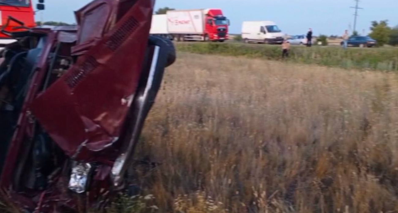 44-летний водитель погиб при опрокидывании ВАЗ-2107 у села Преображенка в Пугачевском районе