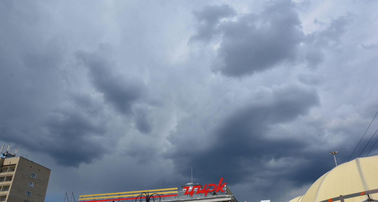 40-градусную жару в Саратовской области сменили ежедневные грозы со шквалами