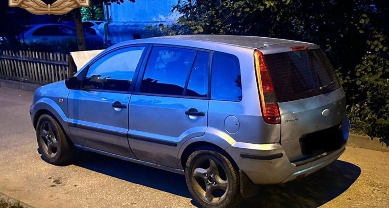 Во дворе жилого дома в Балаково водитель Ford насмерть сбил 5-летнюю девочку