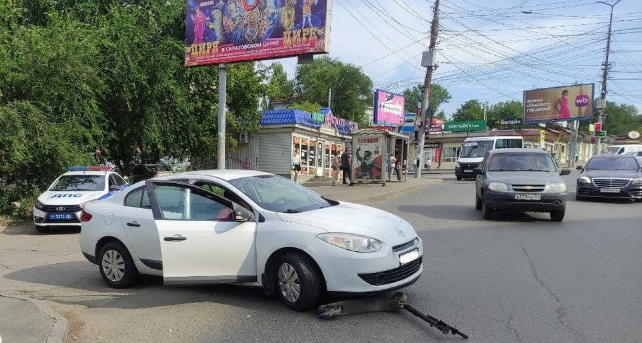 40-летний водитель Renault сбил мужчину с электросамокатом на переходе на Навашина