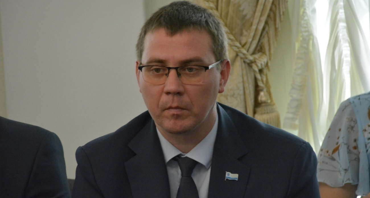 "Есть сложности у Мухина": председатель КУИ обвинил министра в провале программы продажи разрушающихся памятников за рубль