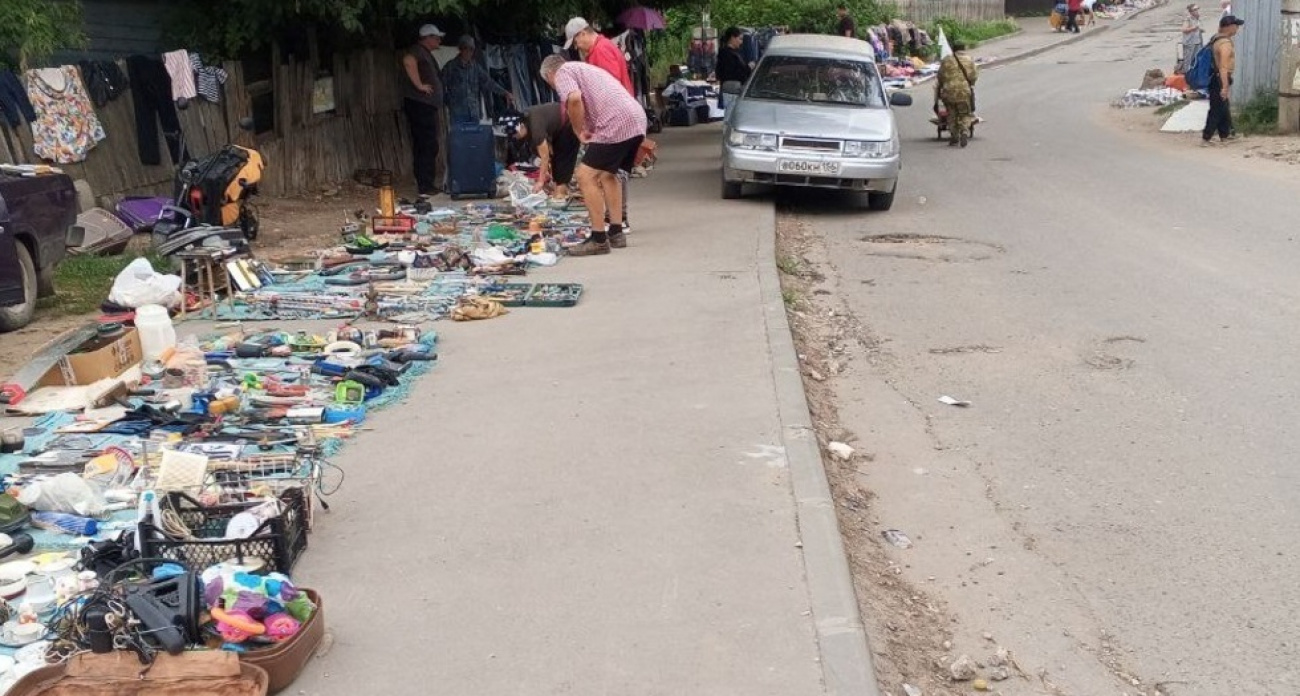 Многолетний нелегальный рынок в Кировском районе Саратова игнорируют власти, несмотря на шокирующие фото антисанитарии