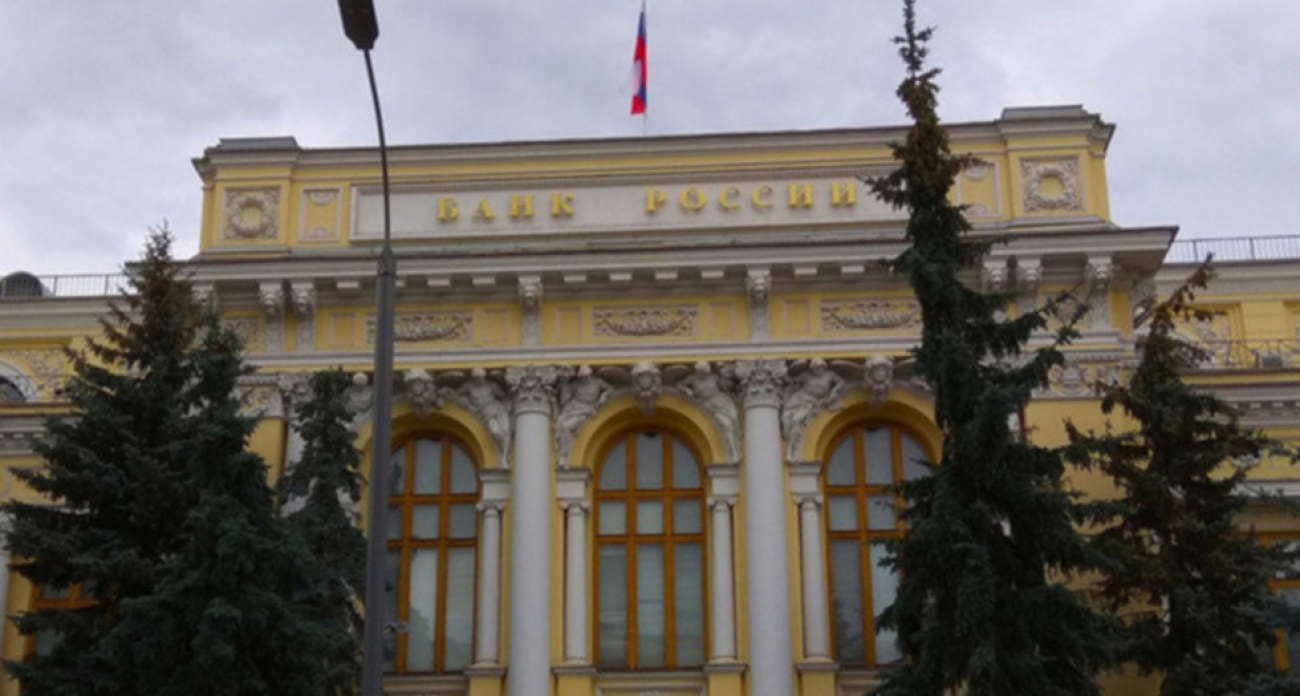 ЦБ снизил ключевую ставку до 18%: кредиты подешевеют, а вклады станут менее выгодными