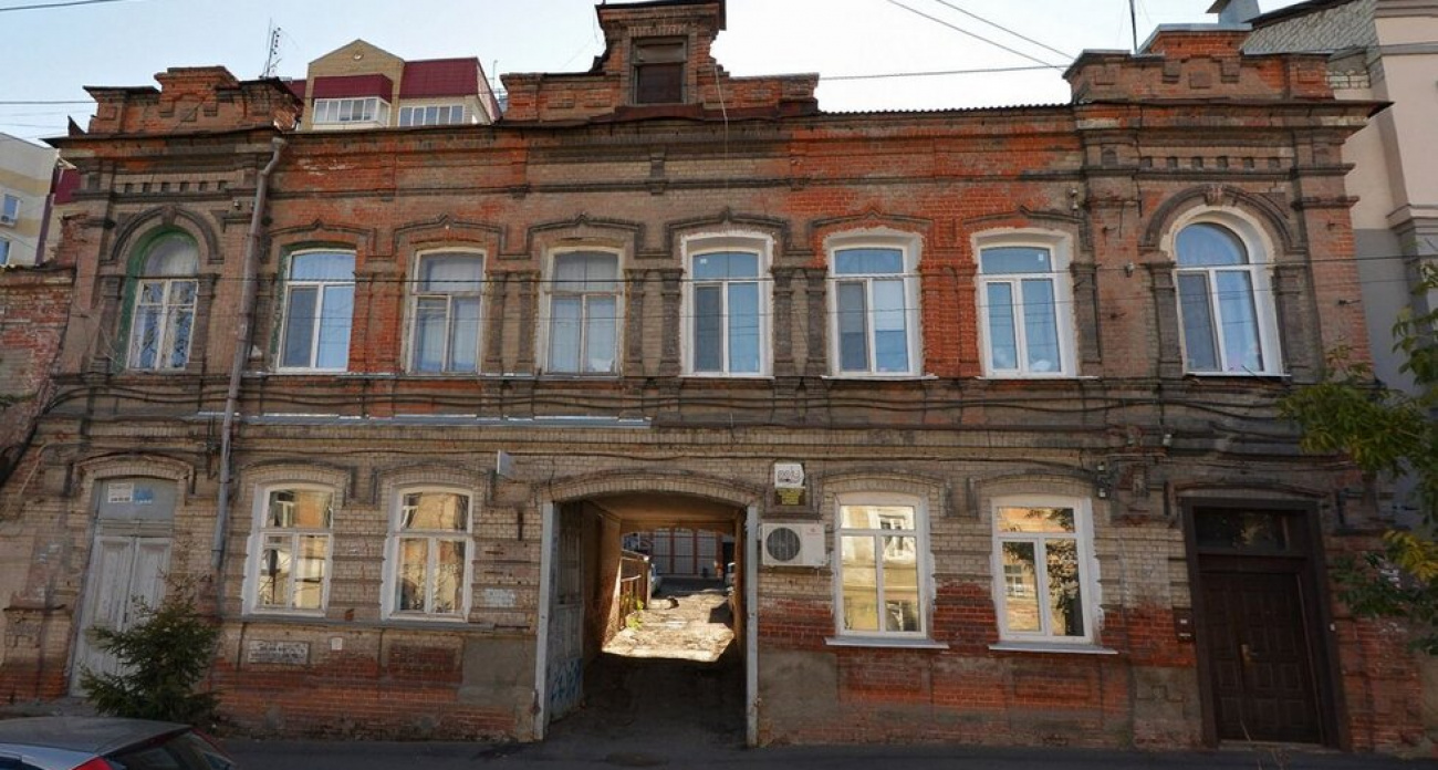 Жителям дома XIX века на Челюскинцев дали 4 года на реконструкцию памятника архитектуры за свой счет