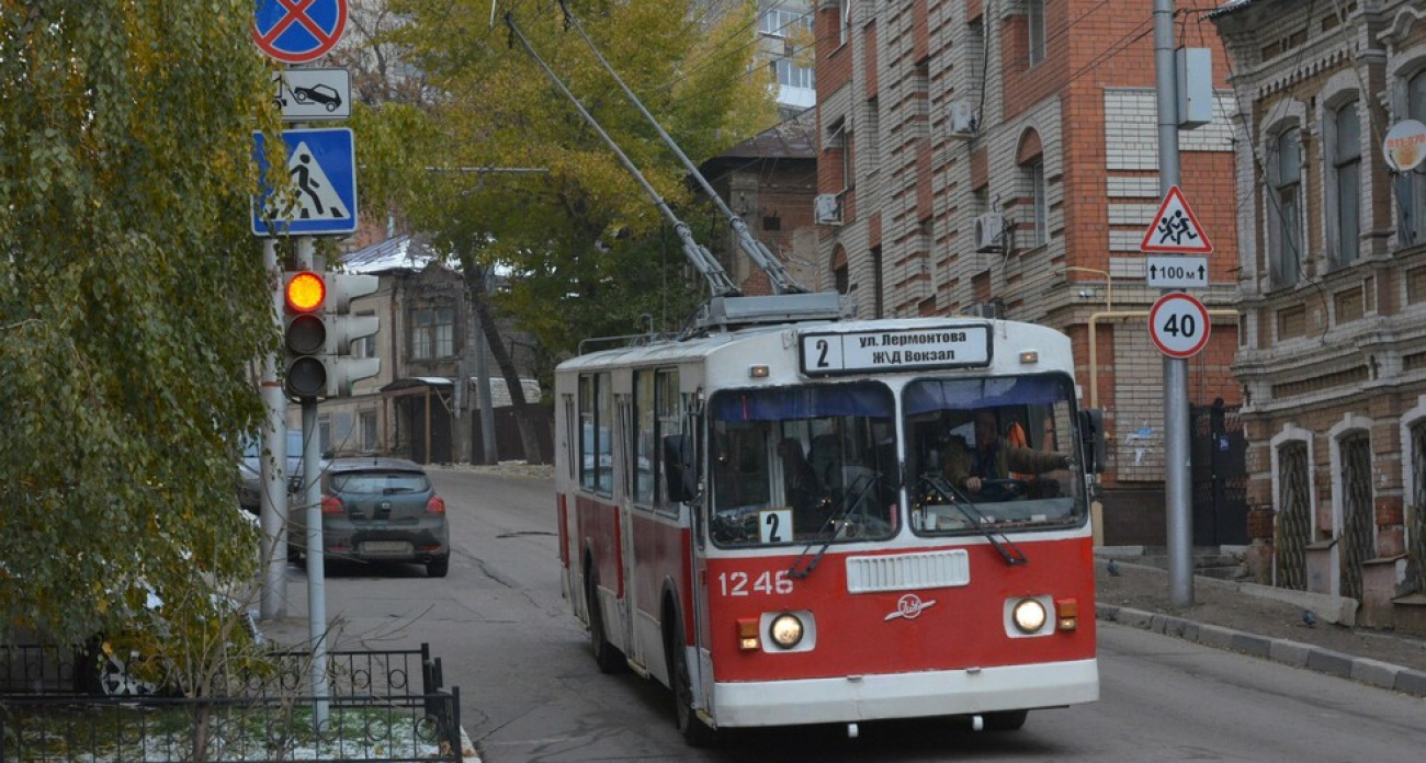 В Саратове на 2 часа остановят троллейбусы из-за отключения контактной сети для опиловки деревьев