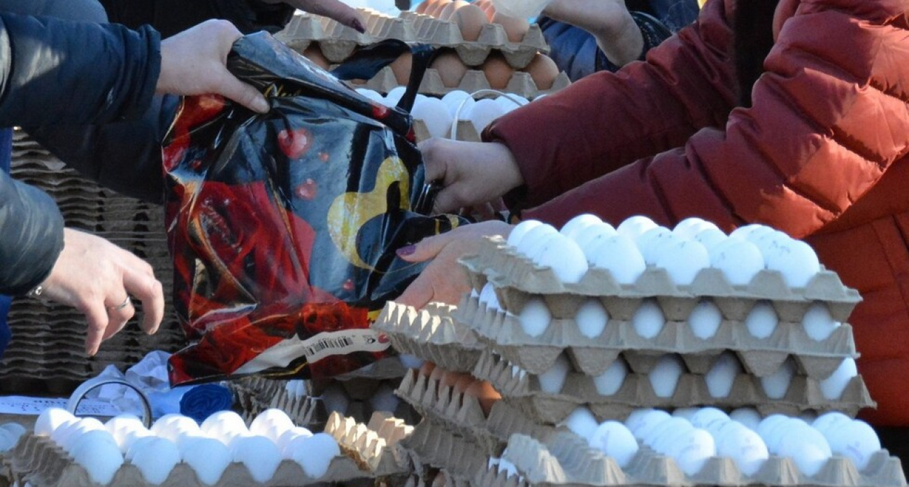 В Саратовской области подешевело в 2,5 раза больше продуктов: помидоры упали на 6,4%, яйца — на 5%