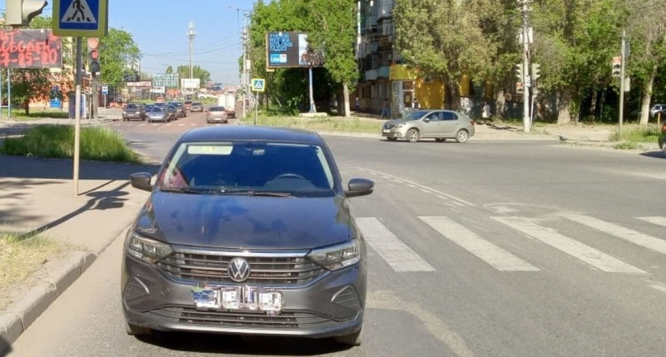 На Академика Антонова в Саратове Volkswagen сбил 64-летнюю пенсионерку: полиция ищет очевидцев