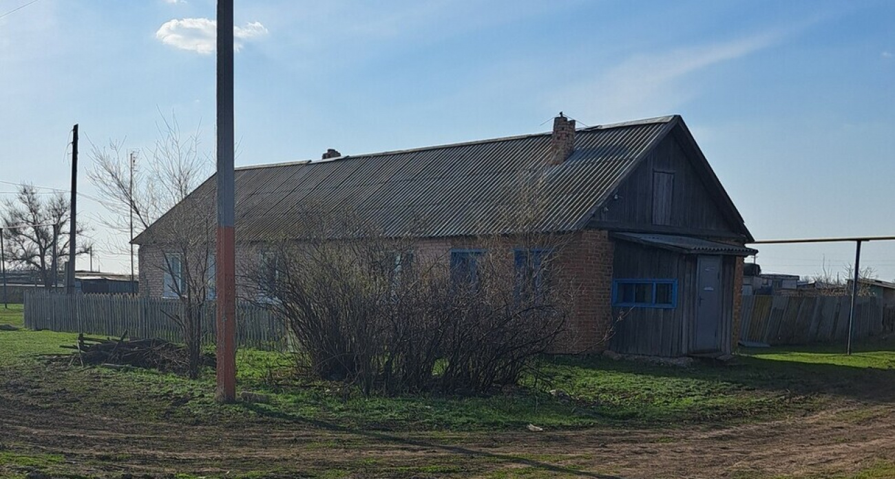 Здание ФАПа в Саратовской области никто не покупает даже за 148 тысяч — власти снижают цену
