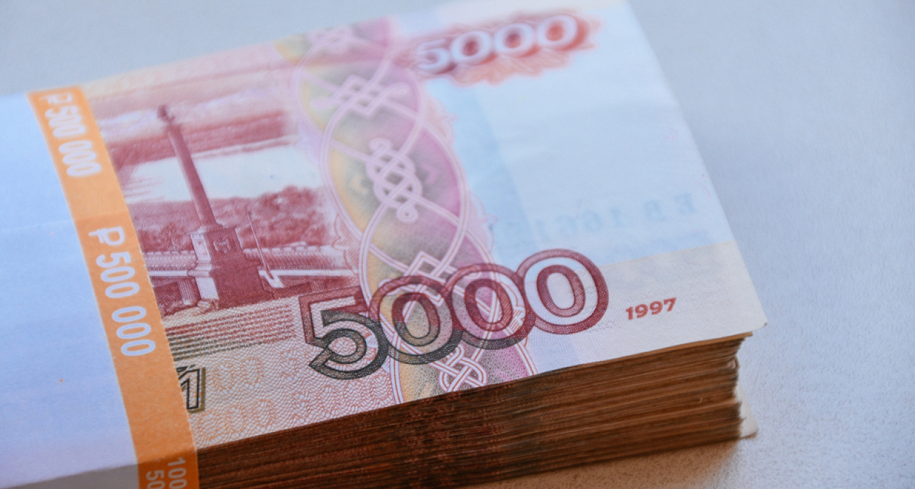 Учительница из Вольска с зарплатой 50 тысяч в месяц задолжала 1,9 млн рублей