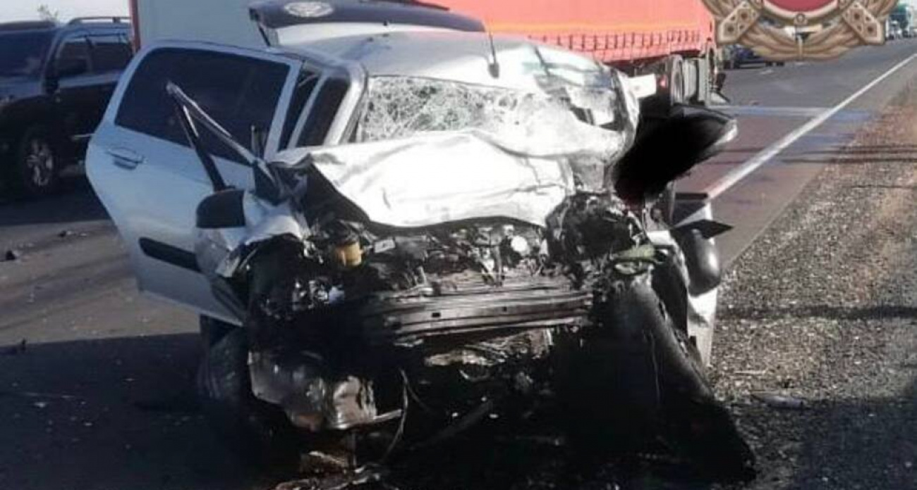 Hyundai Getz разбился о фуру Scania на трассе под Саратовом: погибли водитель и пассажирка