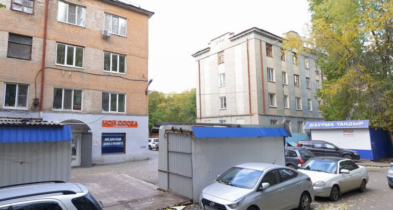 Власти Саратова дали владельцам незаконных ларьков у сквера и квасной точки на Театральной 5 дней на снос