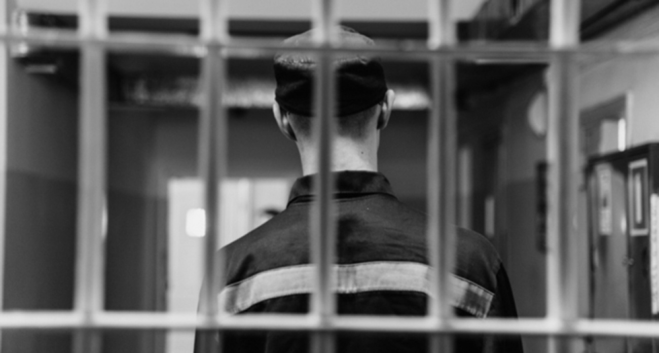 В Саратовской области 35-летнего заключённого обвинили в статусе "вора в законе" и влиянии на осуждённых