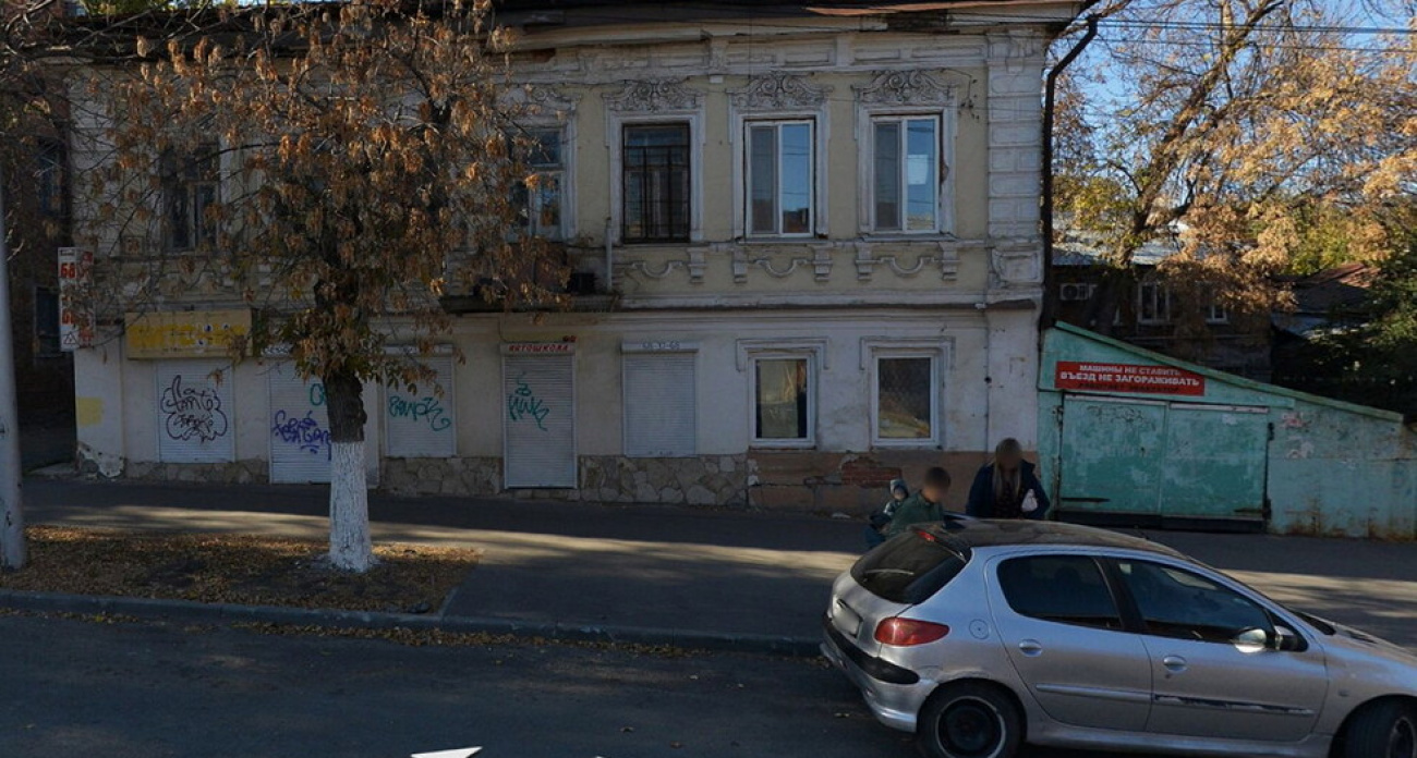 За 20 дней и 3,14 млн рублей: в Саратове сносят 100-летний дом на улице Горького