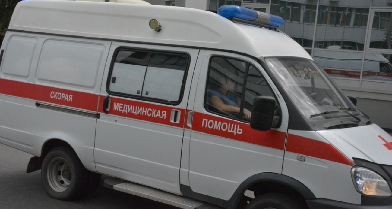 Автобус протаранил "Ладу" на Астраханской: 79-летняя пассажирка в тяжелом состоянии, ищут свидетелей