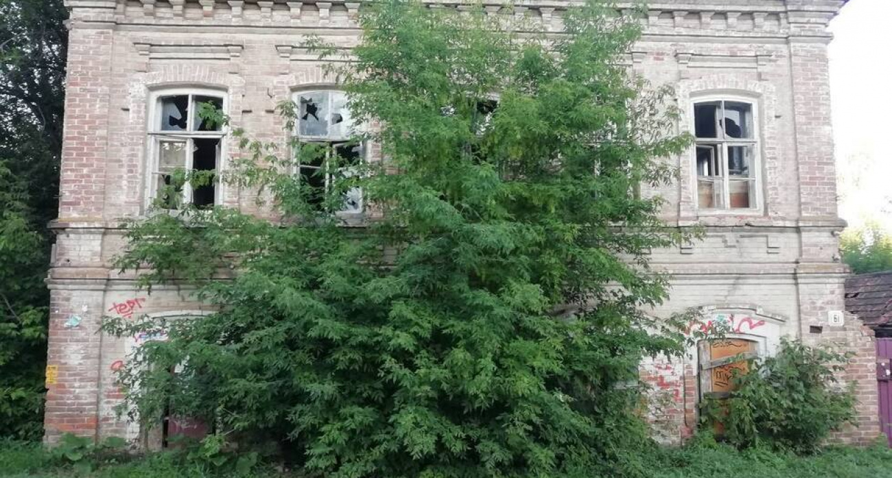 Четыре дома-памятника на улице Пушкина в Энгельсе сдают за рубль с условием полного восстановления