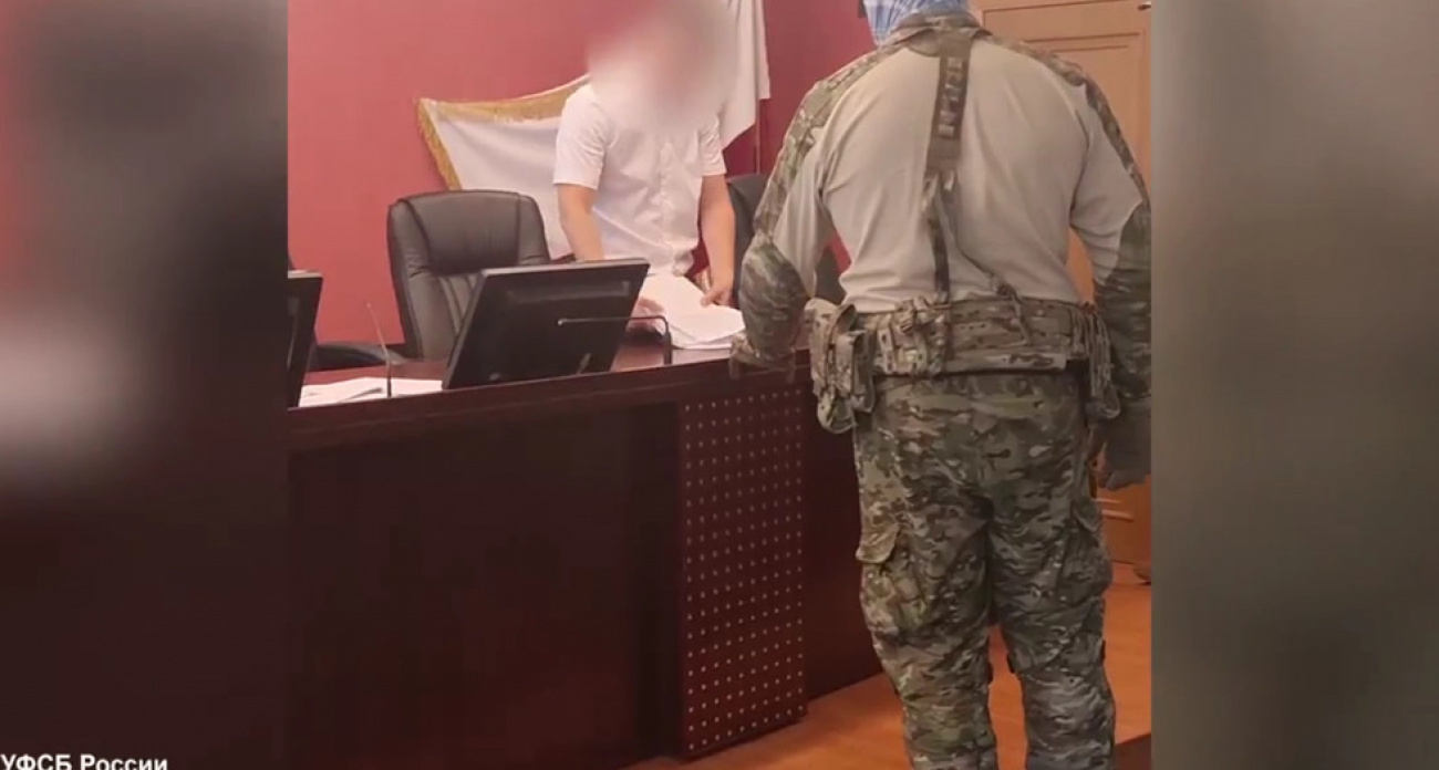 Саратовский таможенник подставил двух мужчин ради служебных показателей и попал под домашний арест