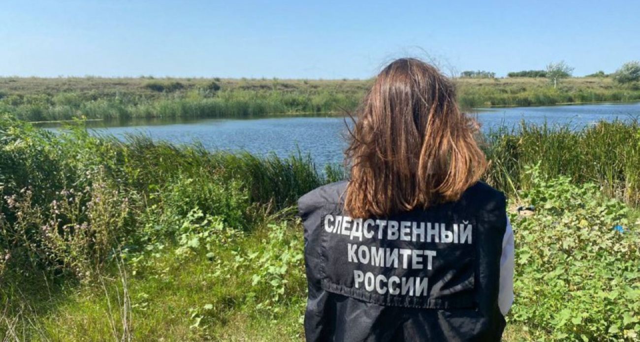 13-летний мальчик утонул на рыбалке с отчимом в Саратовской области — тело искали спасатели
