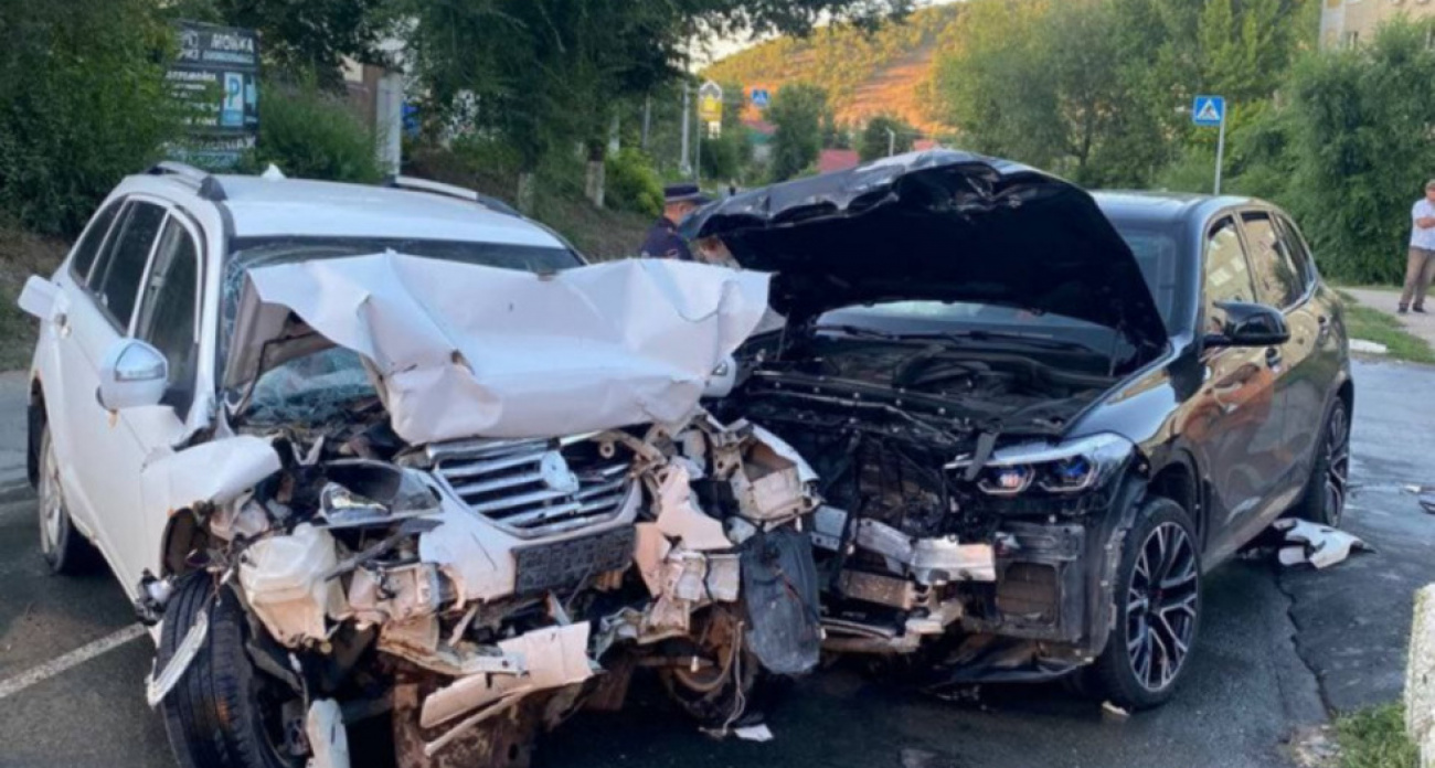 "Ослепило солнце": водитель BMW выехал на встречку в Вольске и отделался штрафом за ДТП с госпитализацией