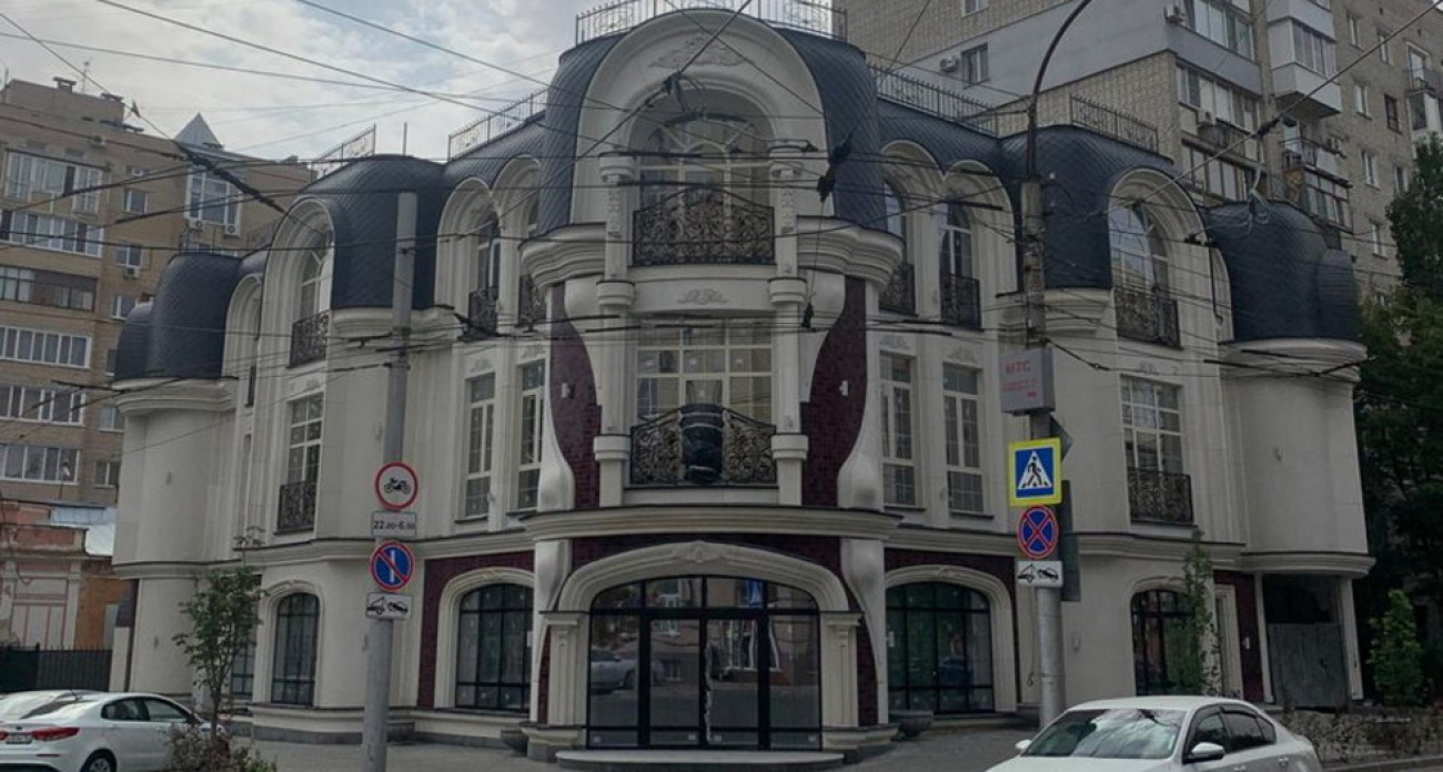 В историческом центре Саратова рядом с памятником архитектуры строят второй элитный дом на участке 296 кв. м