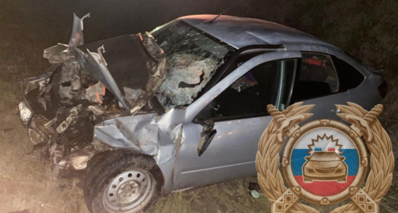 "Гранта" сбила 65-летнего пенсионера и врезалась в его Toyota Land Cruiser: мужчина погиб на месте