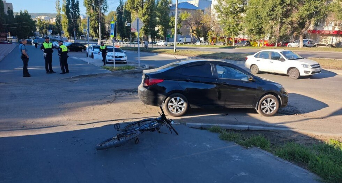 38-летний водитель Hyundai сбил велосипедиста утром на проспекте Строителей — пострадавший в больнице