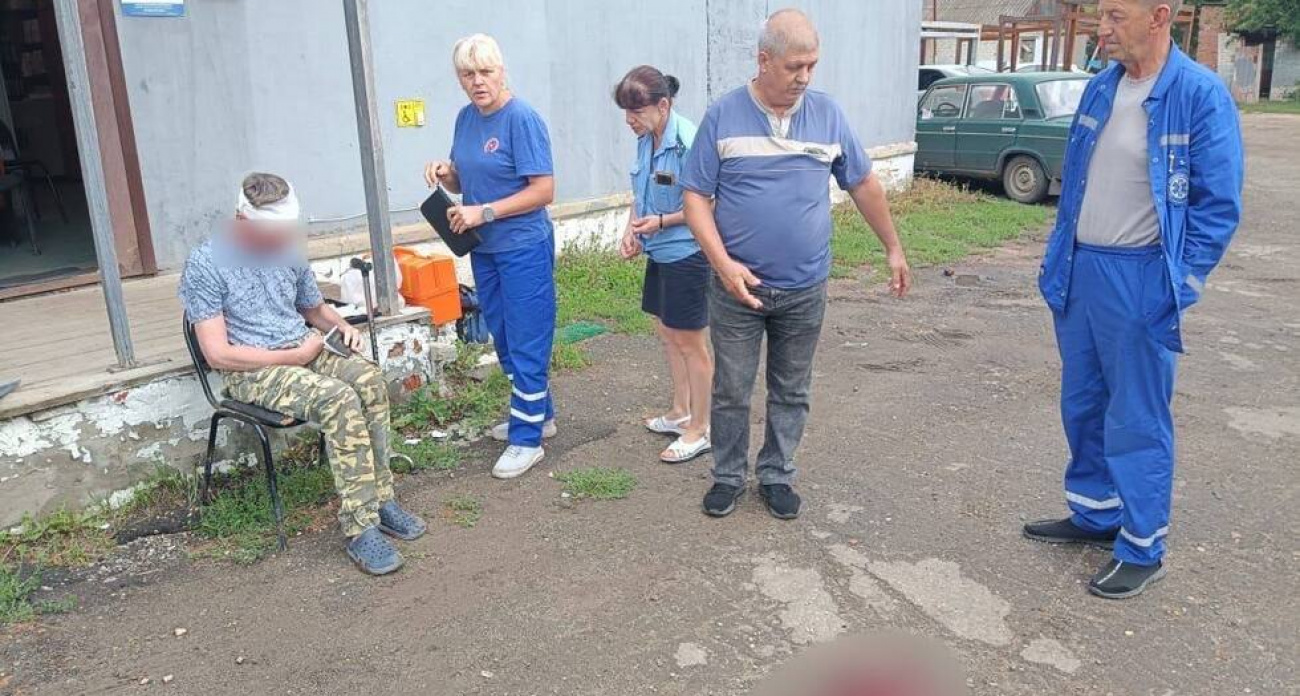Мужчина упал у здания судебных приставов и истекал кровью: сотрудники ФССП спасли незнакомца
