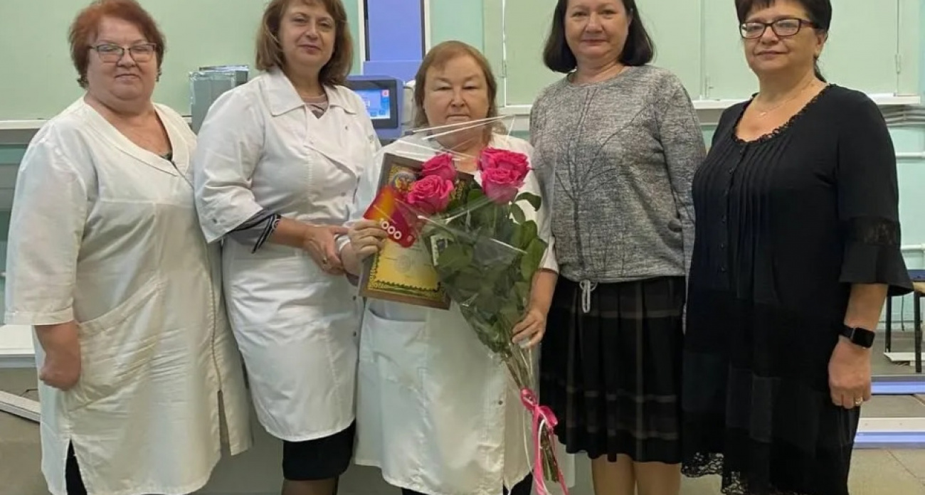 72-летний врач из Пугачевки получила звание "Заслуженный врач России" после 40 лет работы