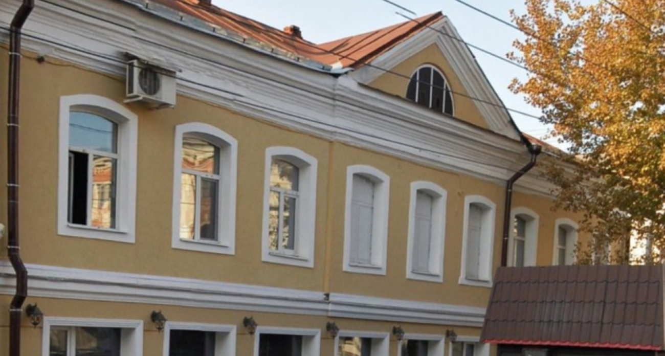 Власти распродают по частям 315 квадратов памятника XIX века на Театральной площади