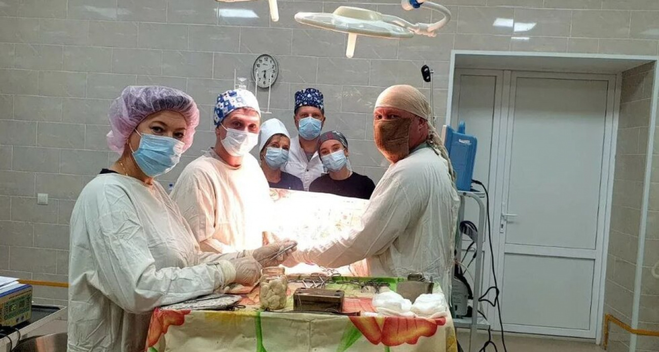 Дальнобойщик довел паховую грыжу до некроза кишечника: врачи подключили ИВЛ для спасения