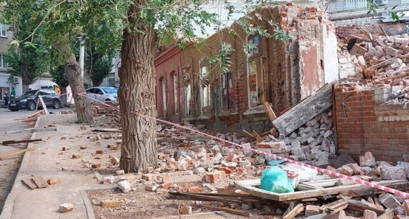 300 аварийных домов в Саратовской области: прокурор обвинил чиновников в затягивании сносов на годы