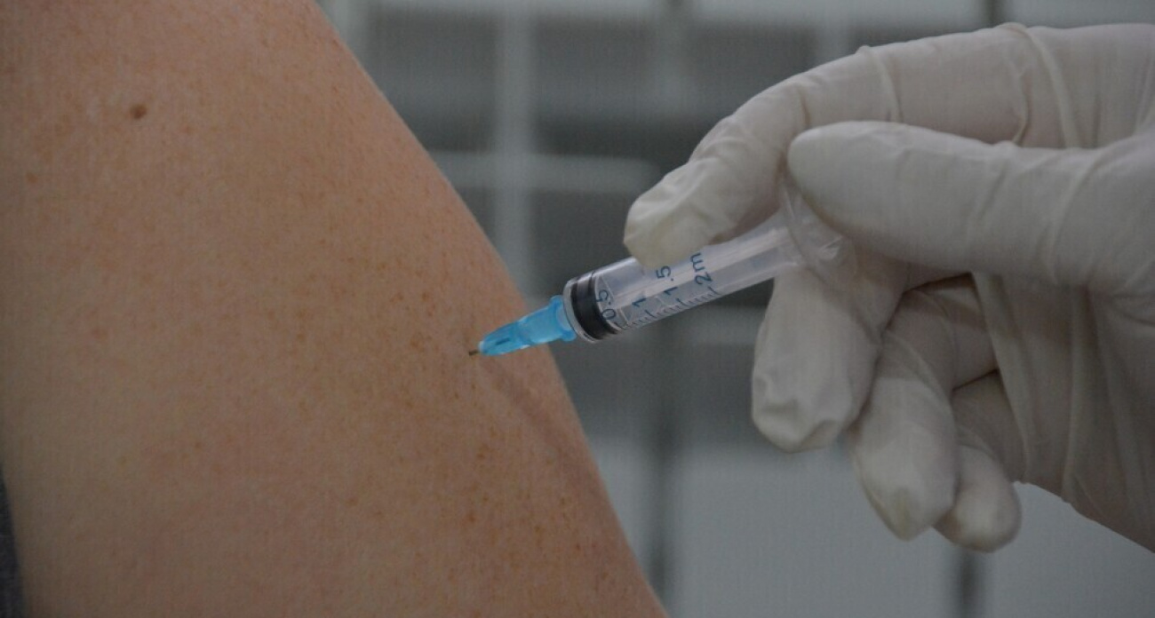 В торговых центрах Саратова развернули 8 мобильных пунктов вакцинации от гриппа: полный список адресов