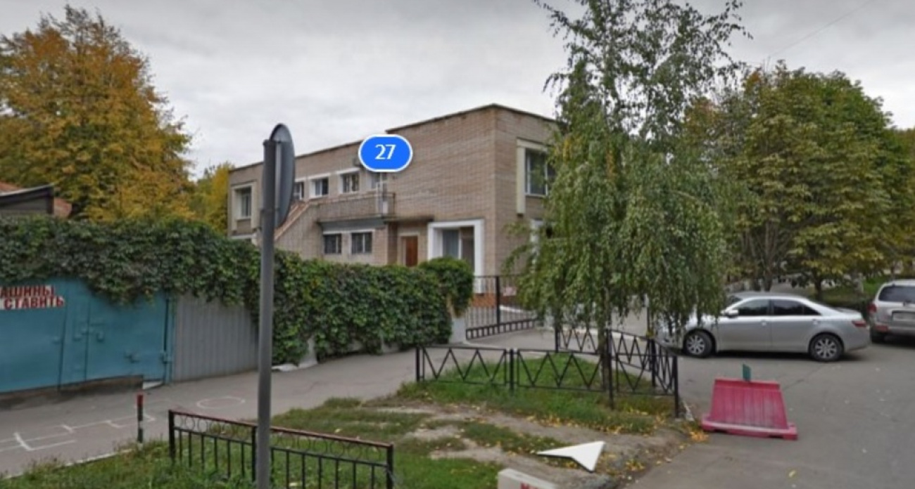 В заброшенном детсаду "Светлячок" в Саратове загорелась дверь — МЧС выезжало двумя расчетами