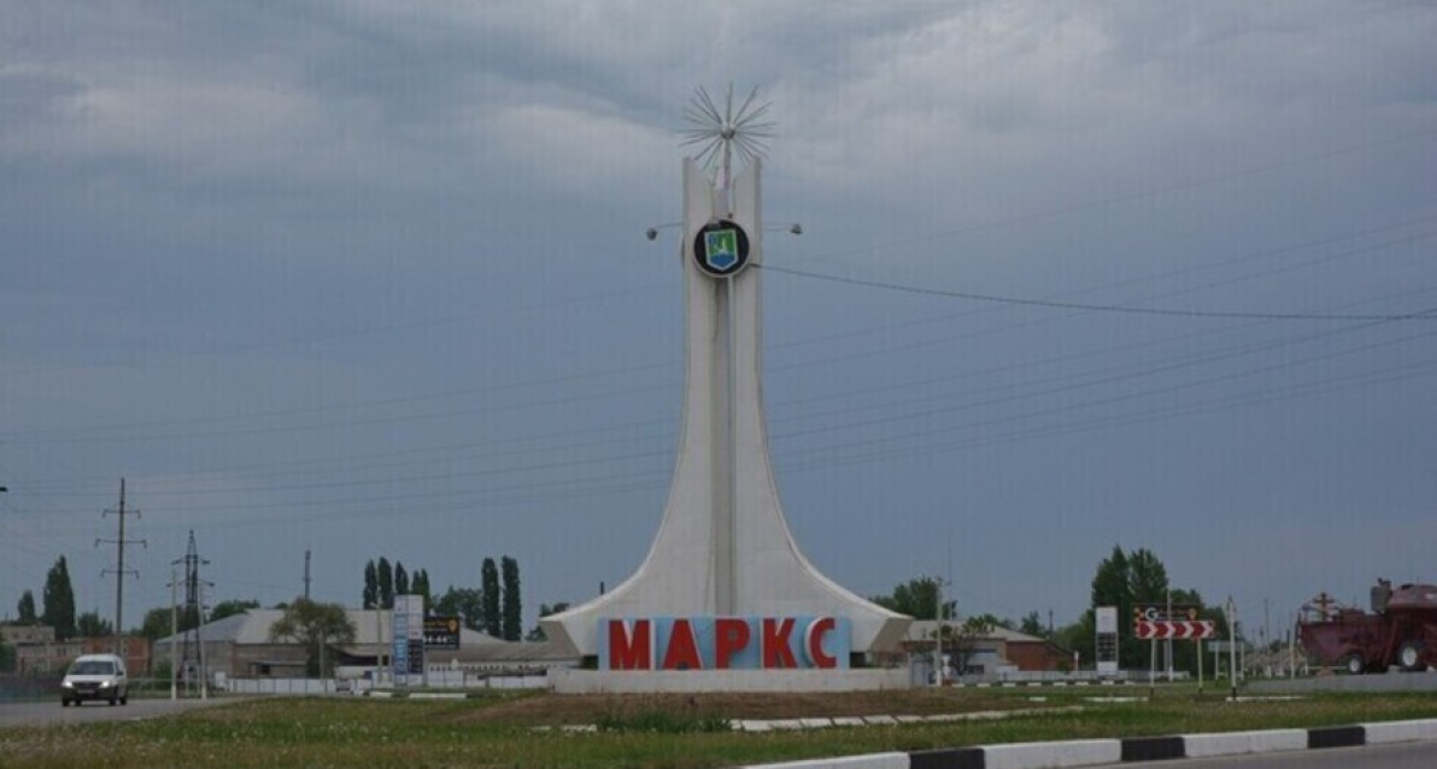 Экс-главе Марксовского района продлили домашний арест по делу о незаконной передаче труб подрядчику