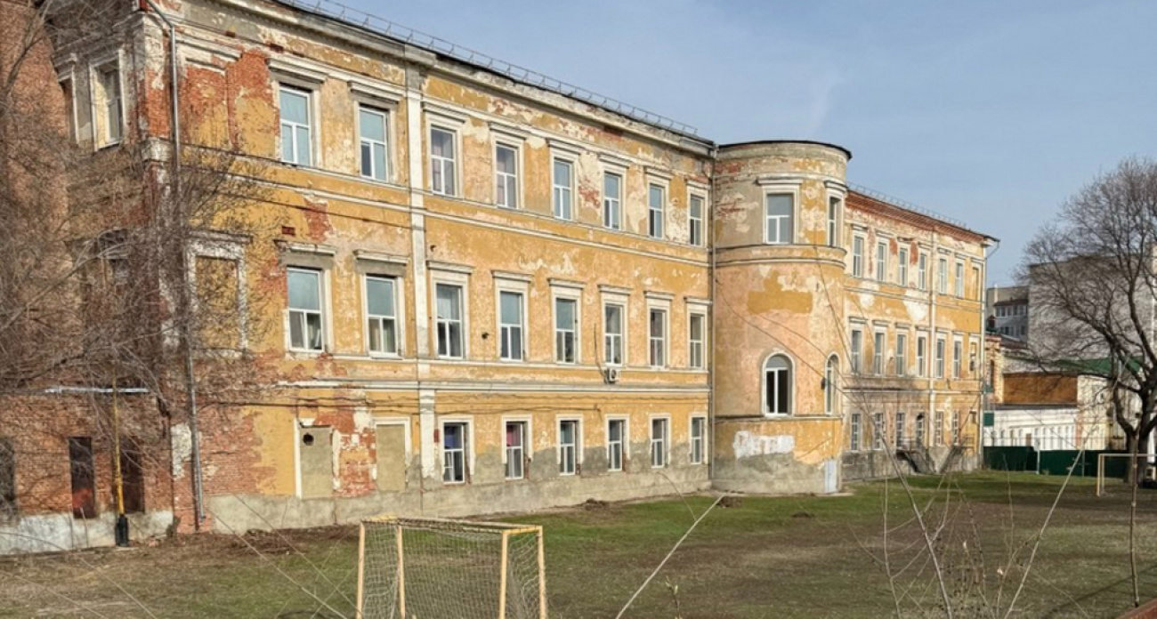 "Согласие не получено": мэрия безуспешно просит у епархии здание для школы №95, пока 21 школа Саратова работает в две смены