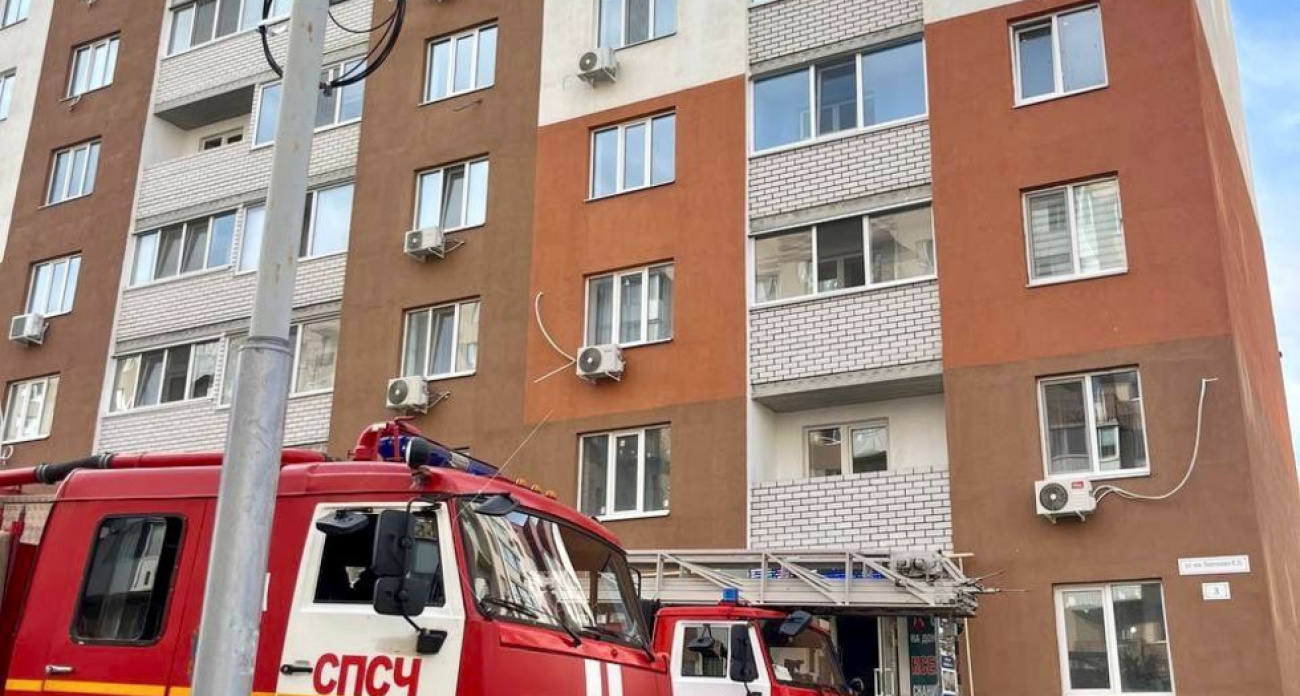 Пожар на 9 этаже дома в Солнечном-2: эвакуированы 12 человек, огонь охватил 16 кв. метров