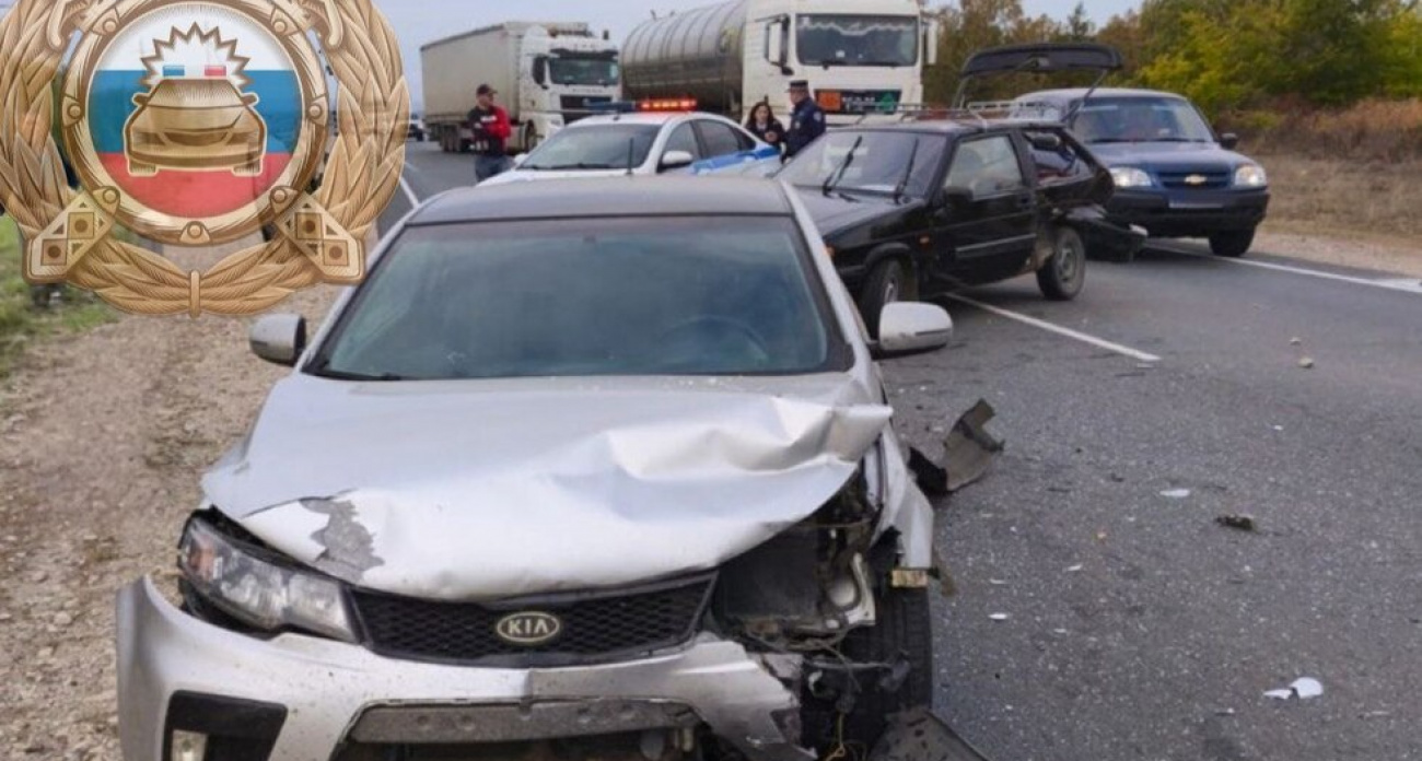 Четыре пенсионерки госпитализированы после столкновения ВАЗа с KIA у села Ключи