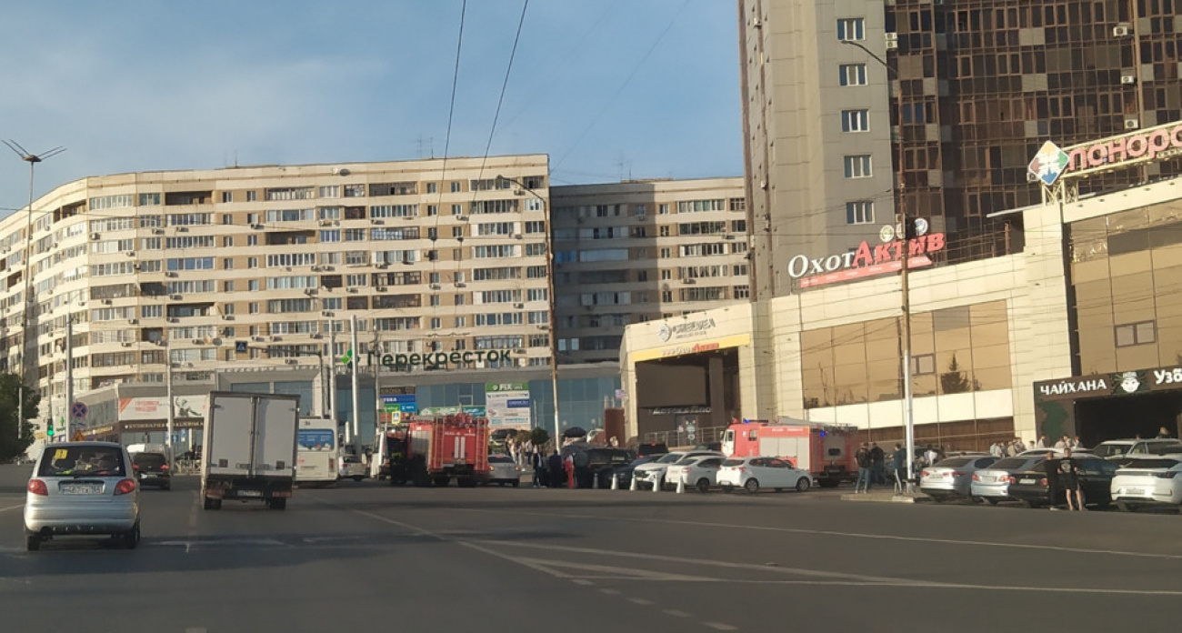 Короткое замыкание в кафе "Узбечка" подняло на ноги пожарных, полицию и "скорую"