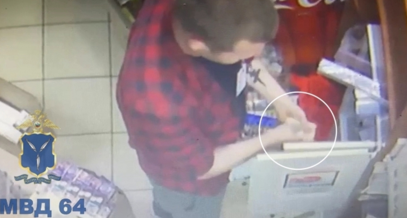 19-летний консультант украл 20 тысяч из сейфа магазина ради игровой приставки