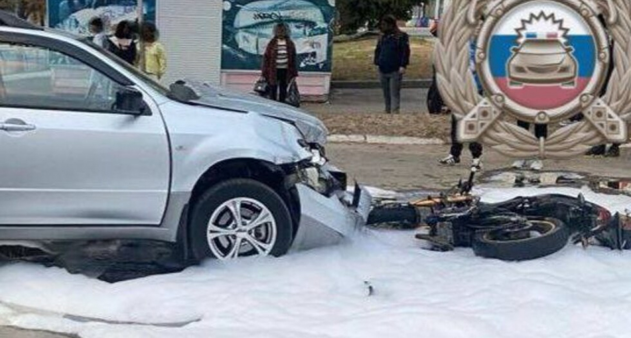 13-летний мотоциклист на Yamaha столкнулся с Mitsubishi на улице Карла Маркса в Балашове