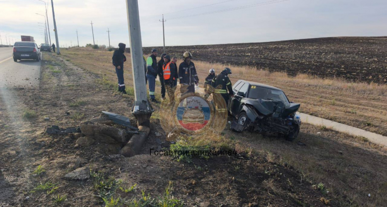 35-летний водитель ВАЗ-2111 врезался в световую опору у Пристанного: мужчина госпитализирован