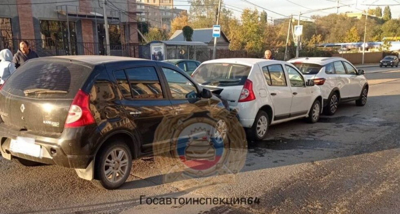 Тройное ДТП на Азина: 63-летняя женщина госпитализирована после столкновения трех авто