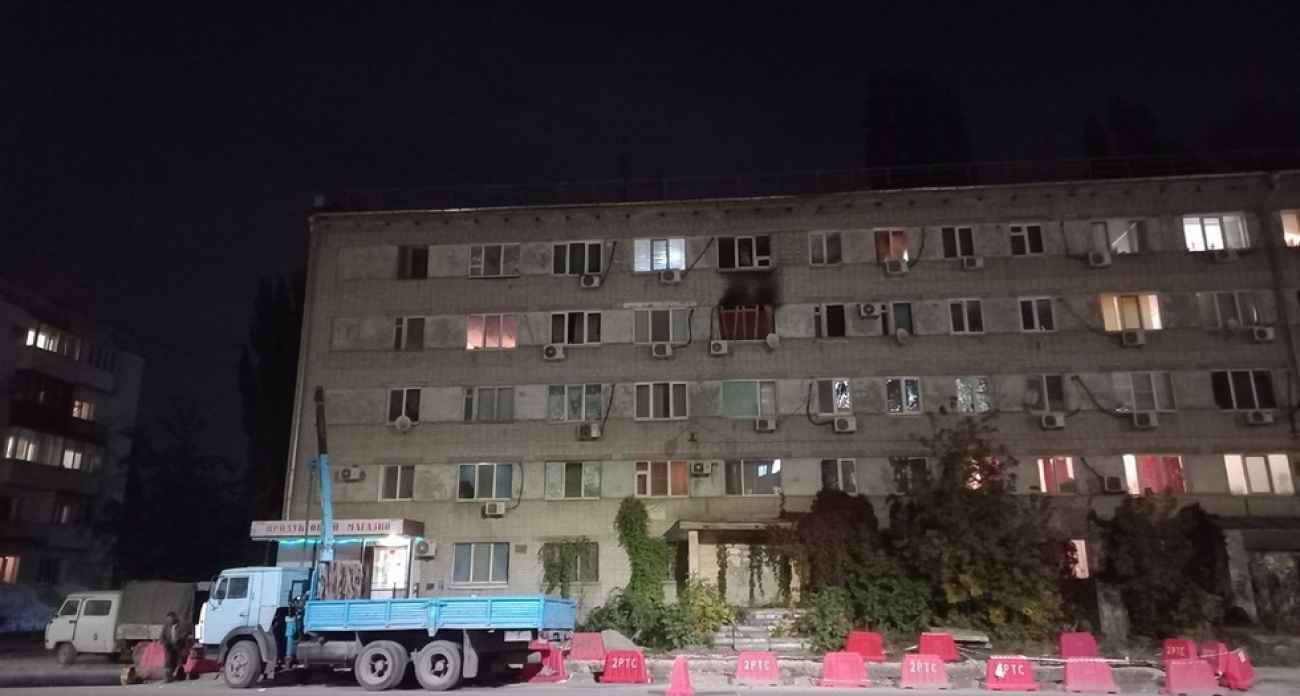 "Ни посуду не помыть, ни в туалете не смыть": дом на Крымской пятый день живет на "соплях" из крана