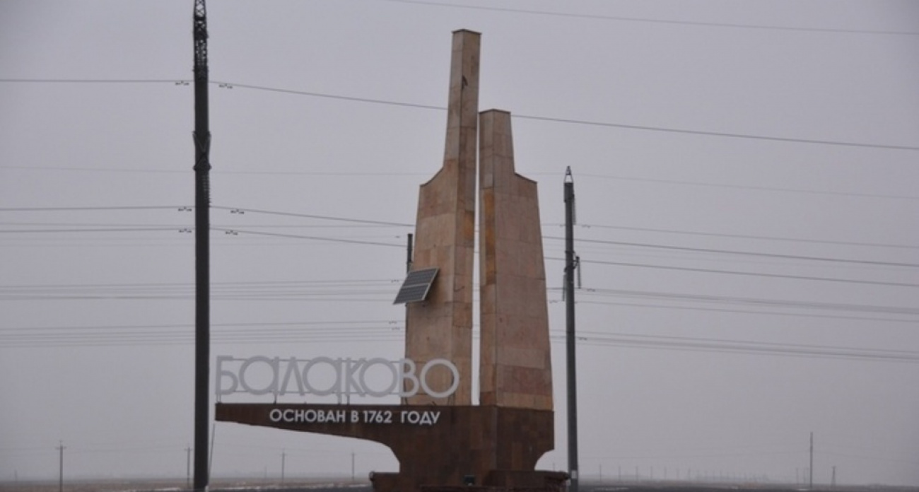 Балаковцы избили отца девушки до черепно-мозговой травмы, решив "спасти" её из бара