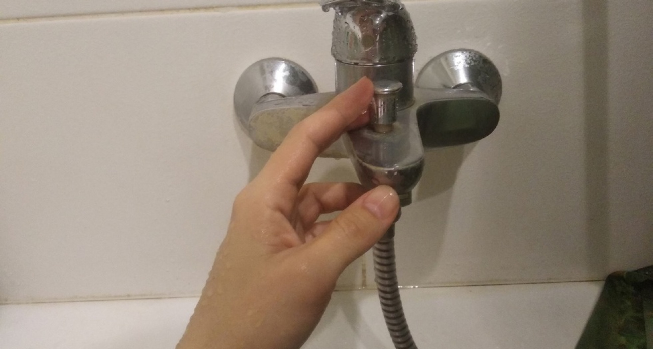 Без воды до утра: в Саратове масштабное отключение затронуло десятки домов на 12 улицах