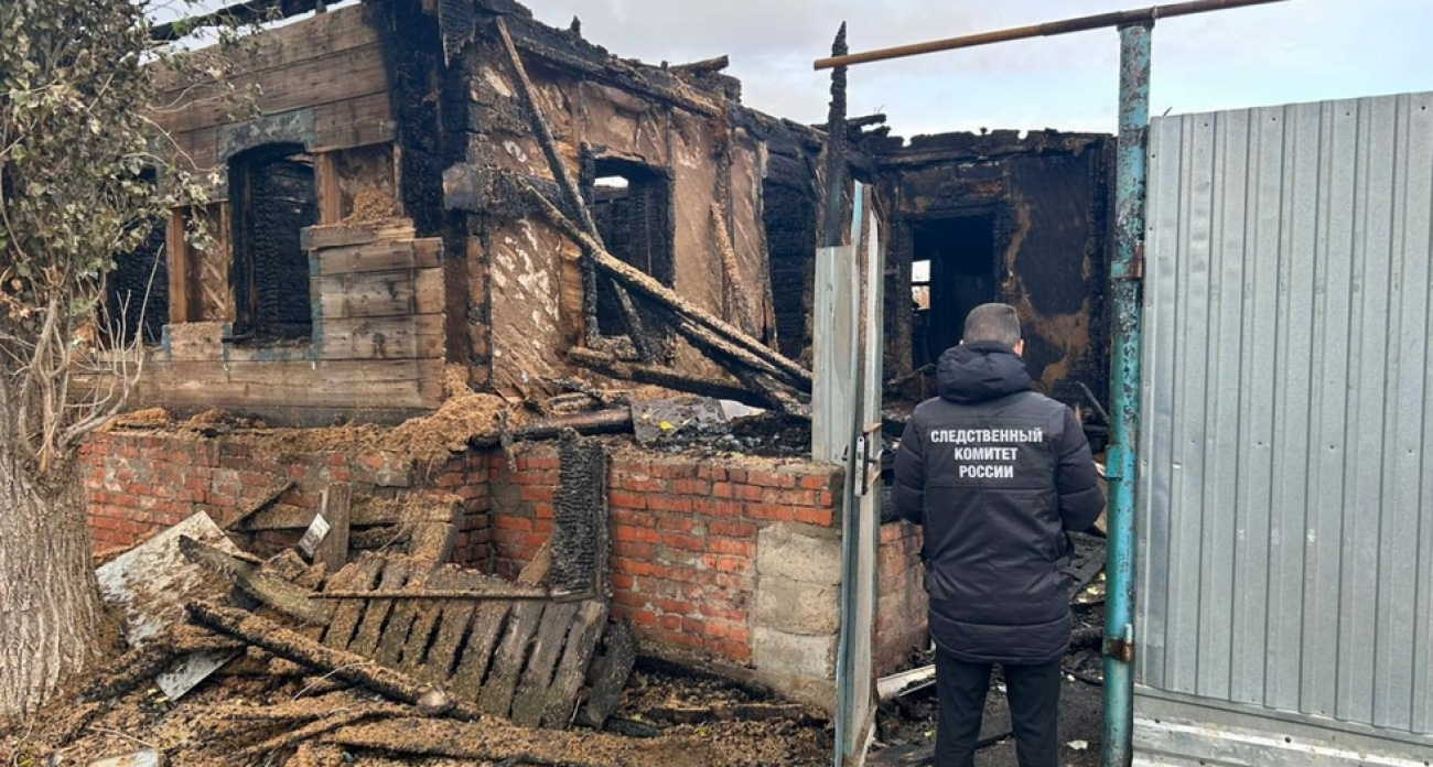 В Саратовской области за сутки нашли тела двух мужчин 50 и 52 лет: один утонул в реке Солянка, другой сгорел в доме