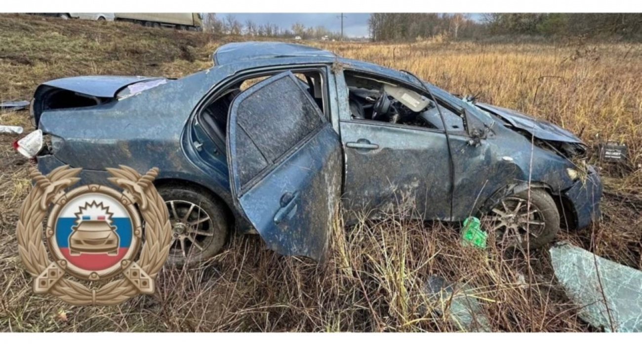 Toyota перевернулась и убила водителя: полиция выясняет причины смертельного ДТП под Саратовом