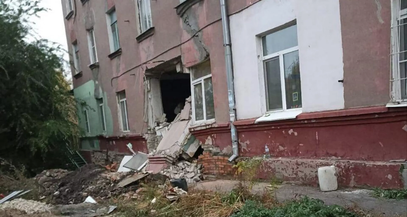 Обрушение стены дома на Крымской в Саратове: число эвакуированных выросло вдвое за четыре дня