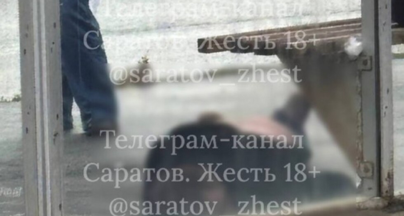 На остановке у пересечения Антонова и Строителей нашли мертвого мужчину