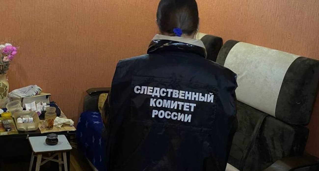 "Пьяный сын разозлил мать": 61-летняя саратовчанка задушила 42-летнего сына подушкой и сама вызвала полицию