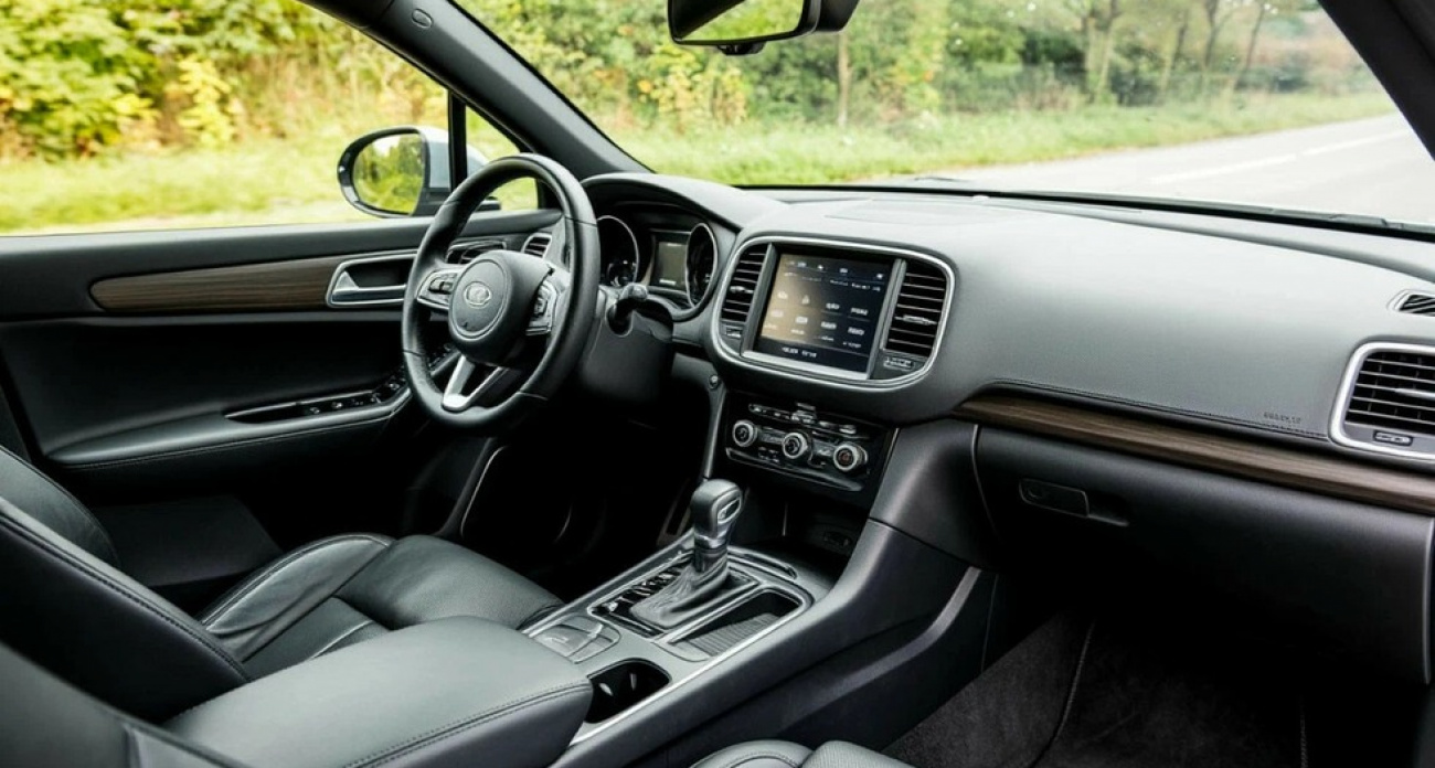 Сотрудник УГИБДД в Саратовской области задержан за помощь в сдаче теории и практики на права